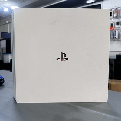 کنسول بازی سونی استوک مدل 7016 PS4 Pro سفید 1 ترابایت به همراه یک دسته اضافه